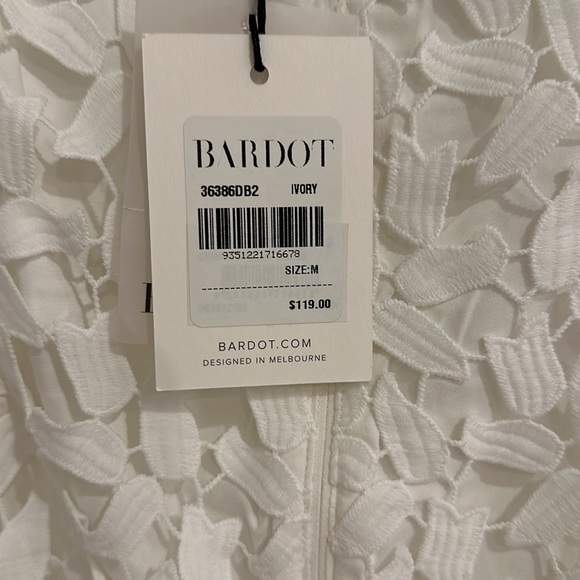 Perfect wedding shower or rehearsal dress for the bride to be! - Picture 4 of 4